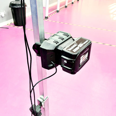 SOPORTE PARA BATERIA MAKITA EN LAMPARA DE PIE